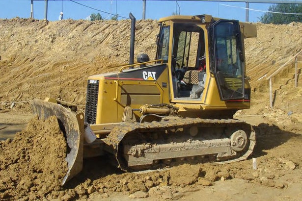 Аренда бульдозера Caterpillar D4 в Минске и по всей Беларуси Бульдозер Caterpillar D4 в аренду в Минске — BAM Servis