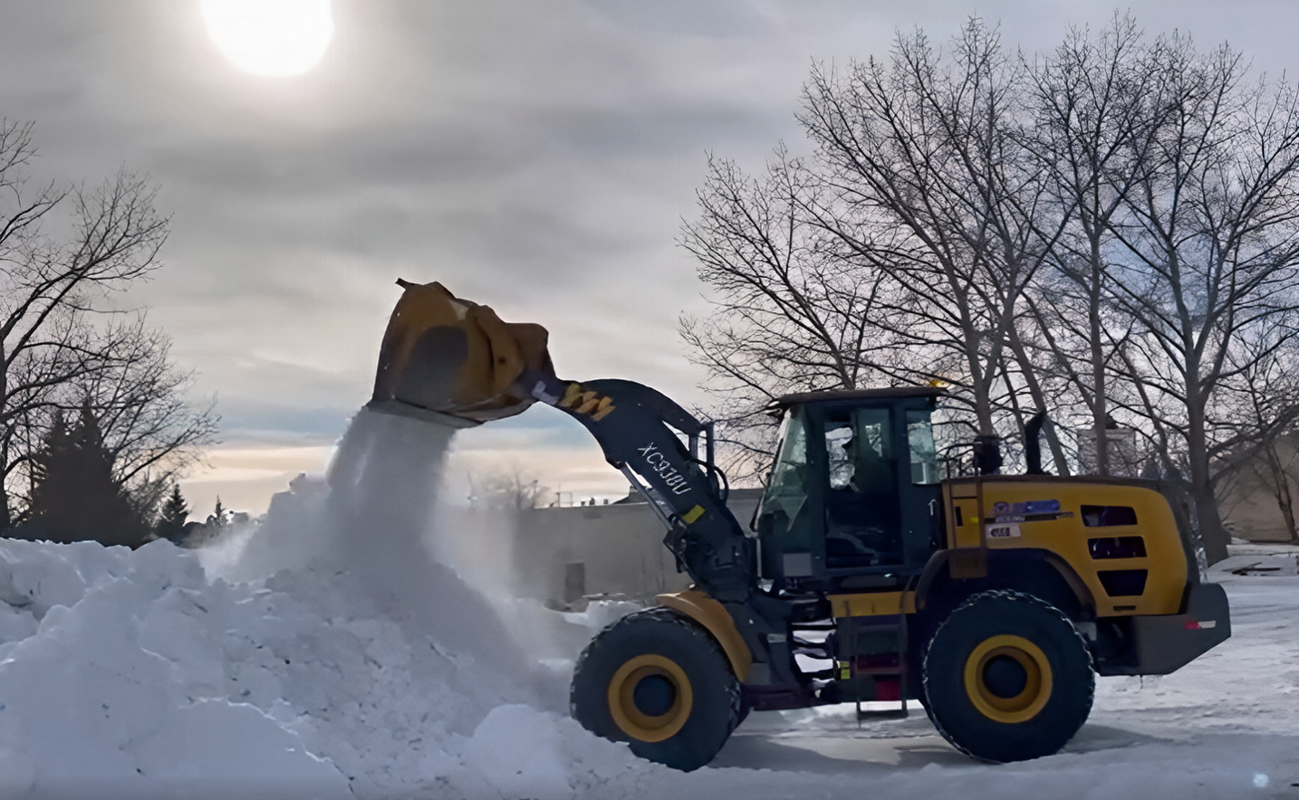 yborka-snega-frontalnym-pogruzchikom Уборка снега фронтальным погрузчиком в Минске — техника БАМ-СЕРВИС Гарант для зимней очистки территорий