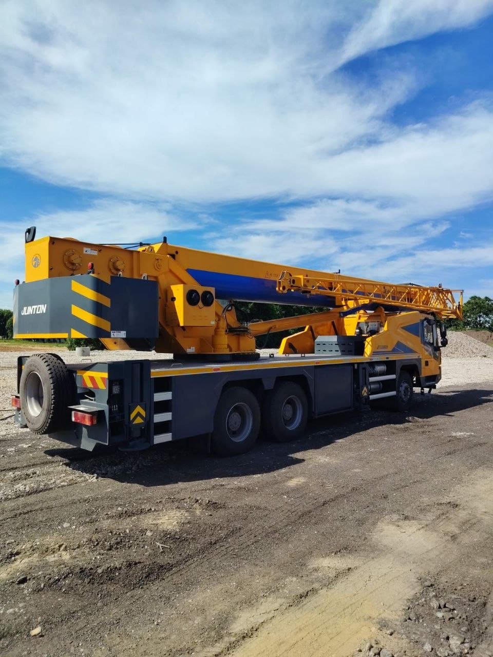 avtokran-junton-jtc30g5-zad Автокран Junton JTC30G5. Вид сзади справа.