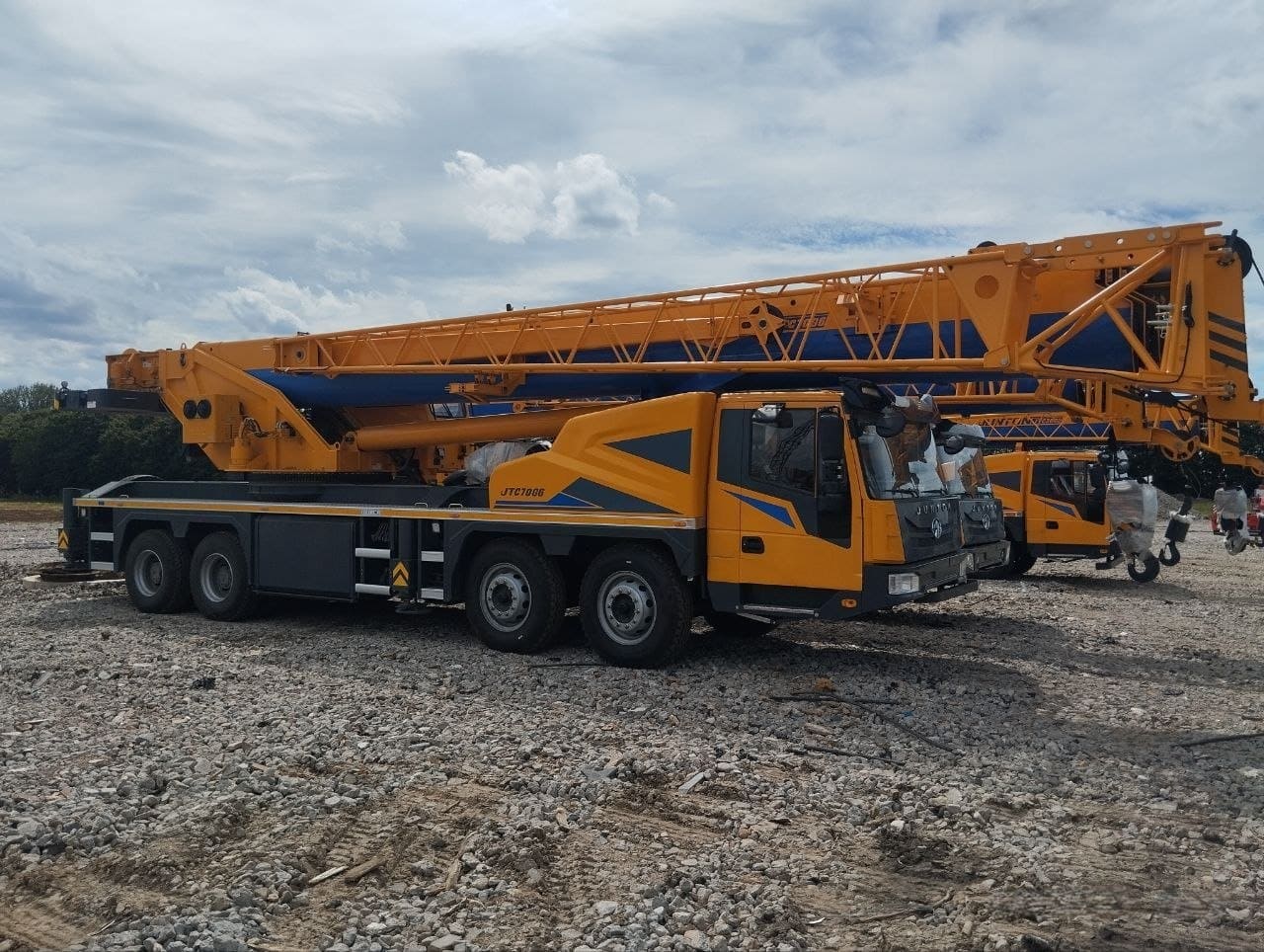junton-jtc70g6-crane-front-right-angle Junton JTC30G5 автокран вид справа